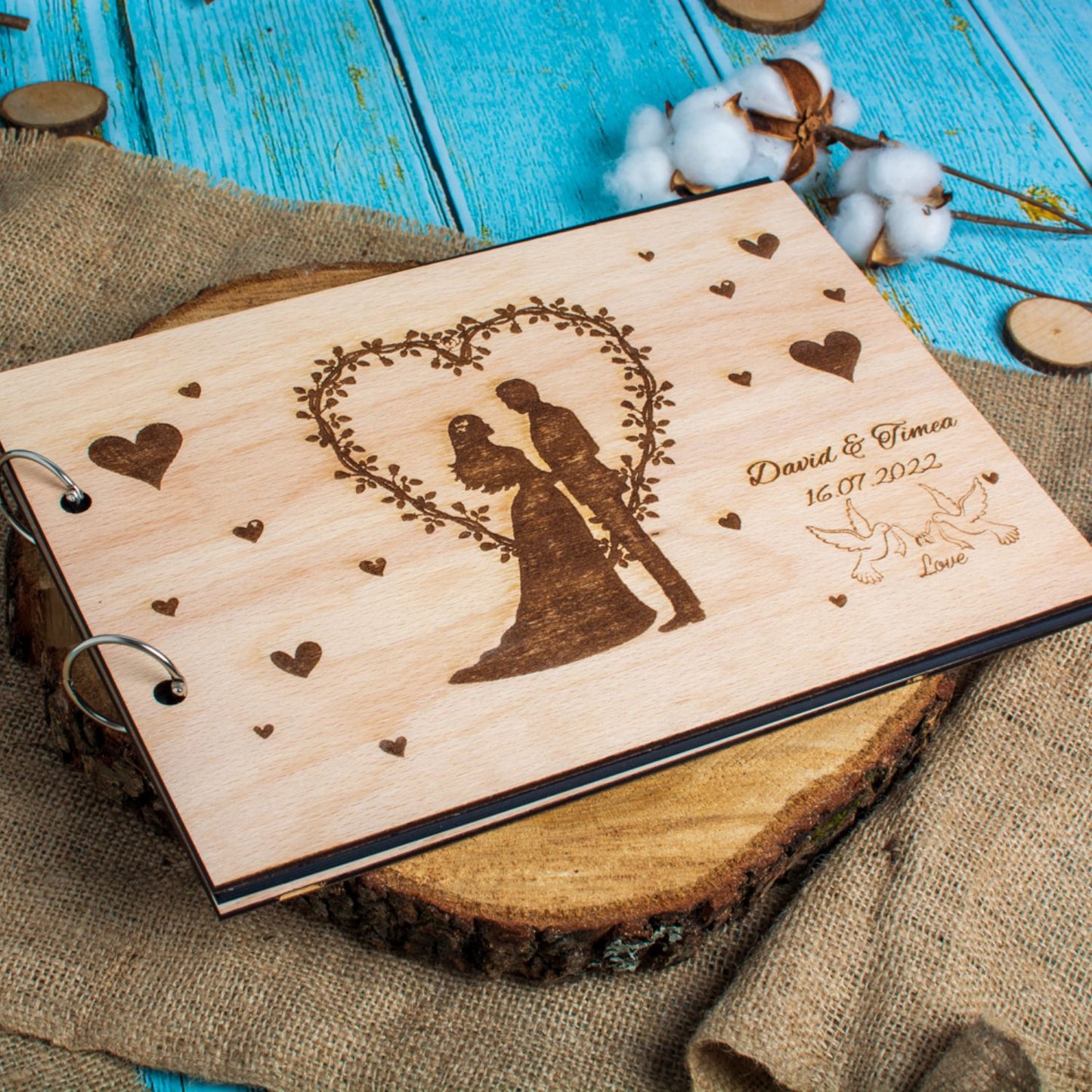 Album Foto GuestBook Nunta HH1590 Personalizat din lemn Inimi Mire si Mireasa 30 x 21