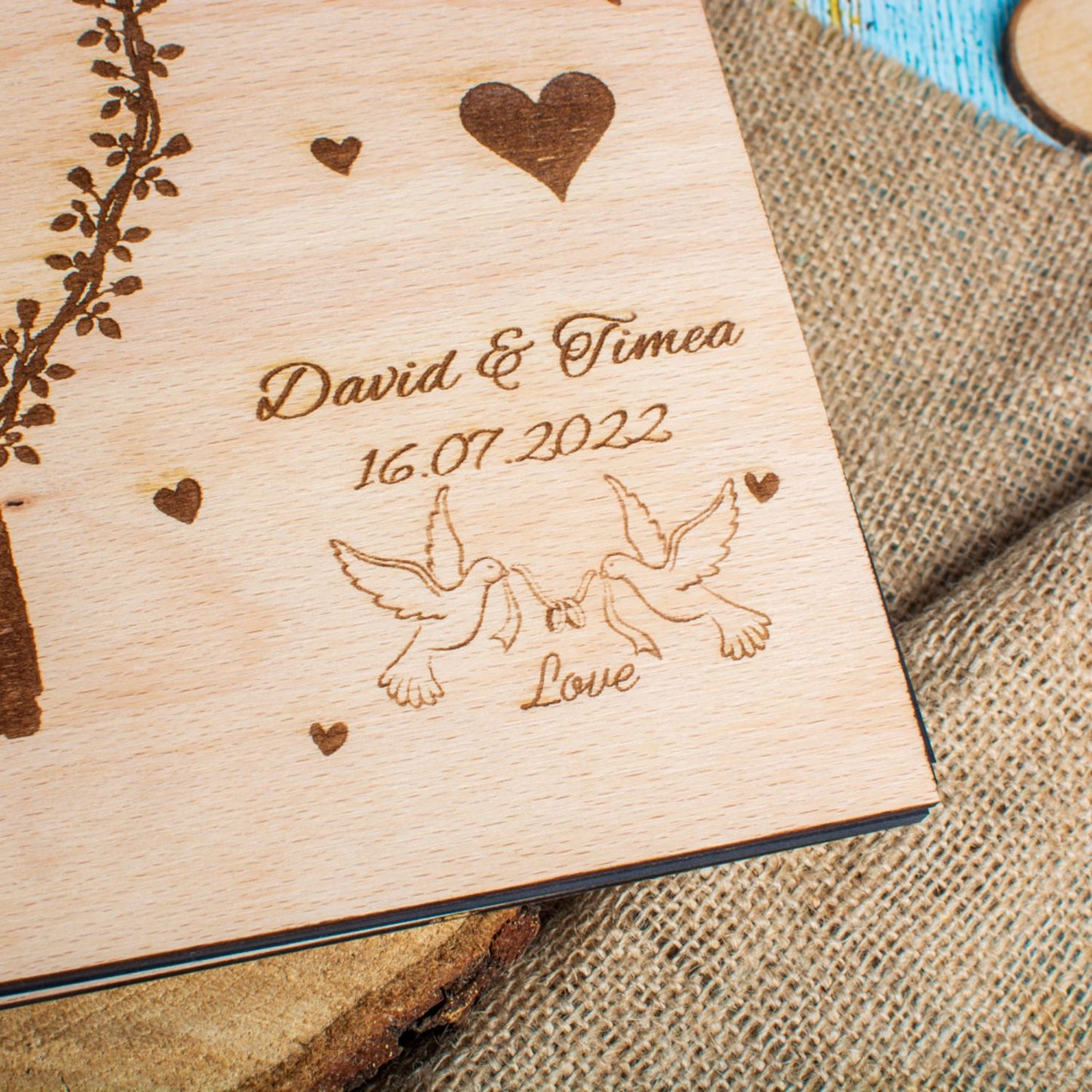 Album Foto GuestBook Nunta HH1590 Personalizat din lemn Inimi Mire si Mireasa 30 x 21