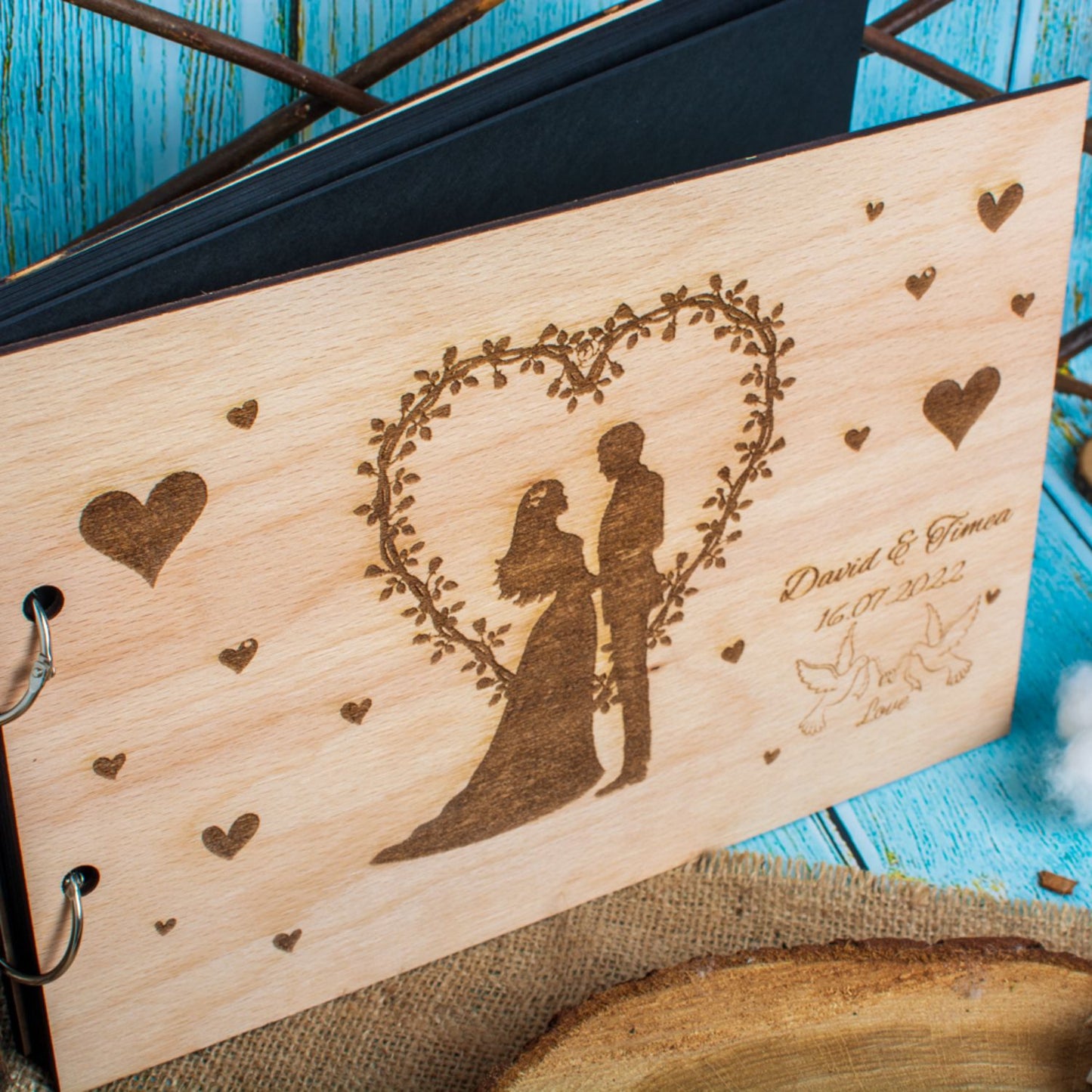 Album Foto GuestBook Nunta HH1590 Personalizat din lemn Inimi Mire si Mireasa 30 x 21