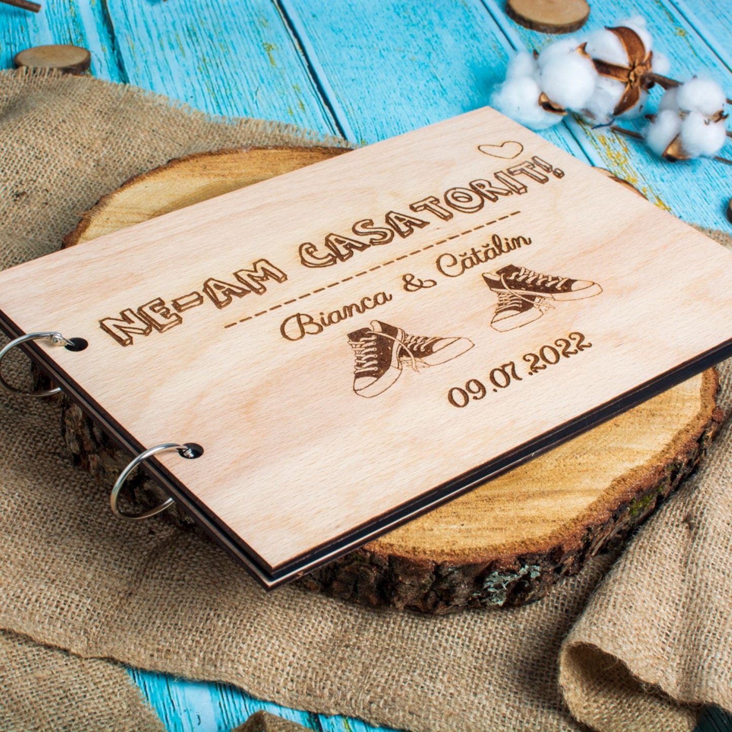 Album Foto GuestBook Nunta HH1592 Personalizat din lemn Adidasi 30 x 21