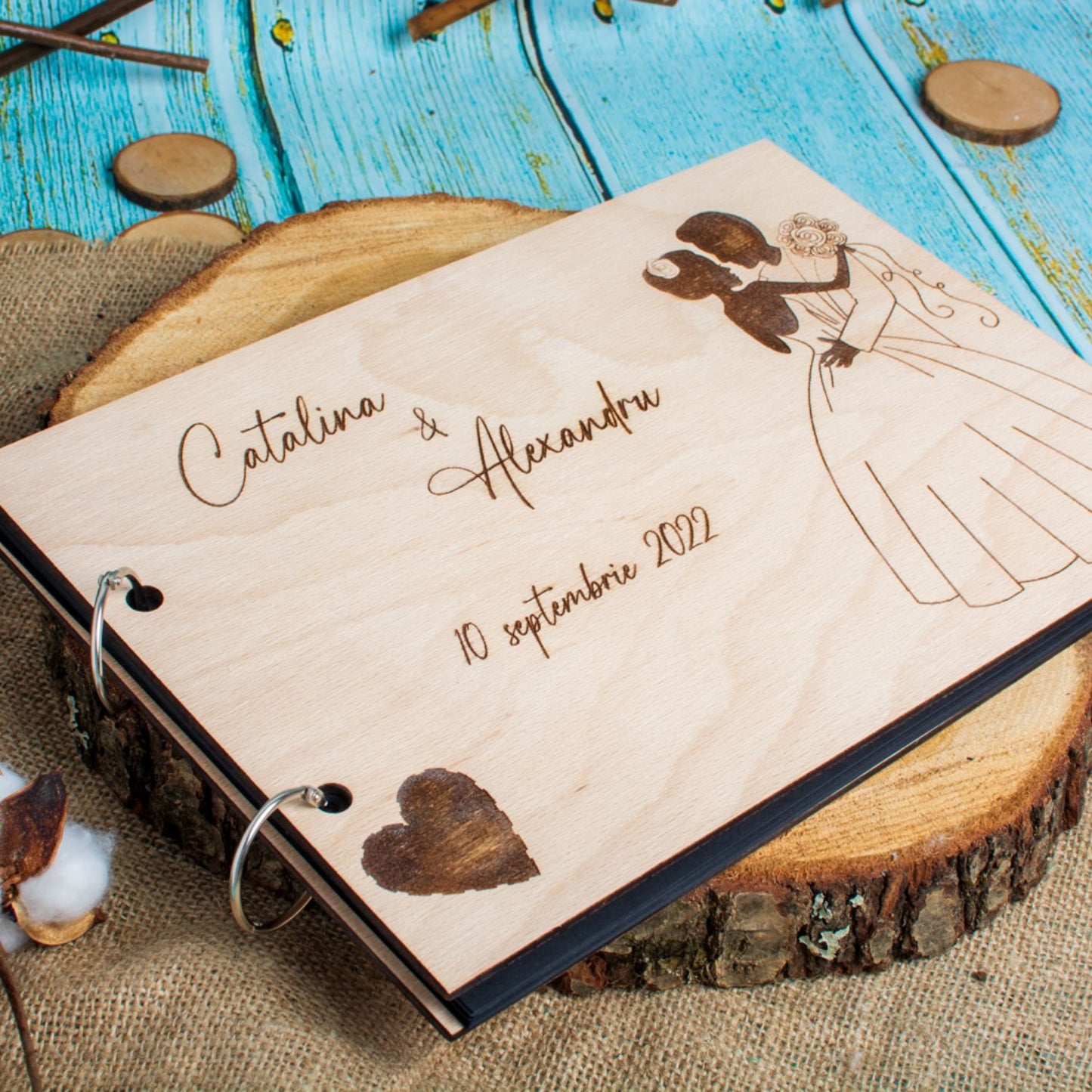 Album Foto GuestBook Nunta HH1609 Personalizat din lemn -Mire si Mireasa cu Buchet 30 x 21 cm