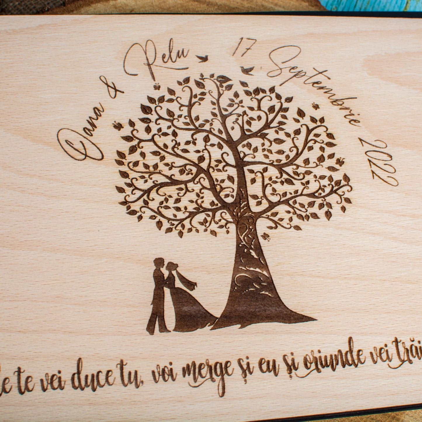 Album Foto GuestBook Nunta HH1611 Personalizat din lemn Copac Mire si Mireasa 30 x 21 cm