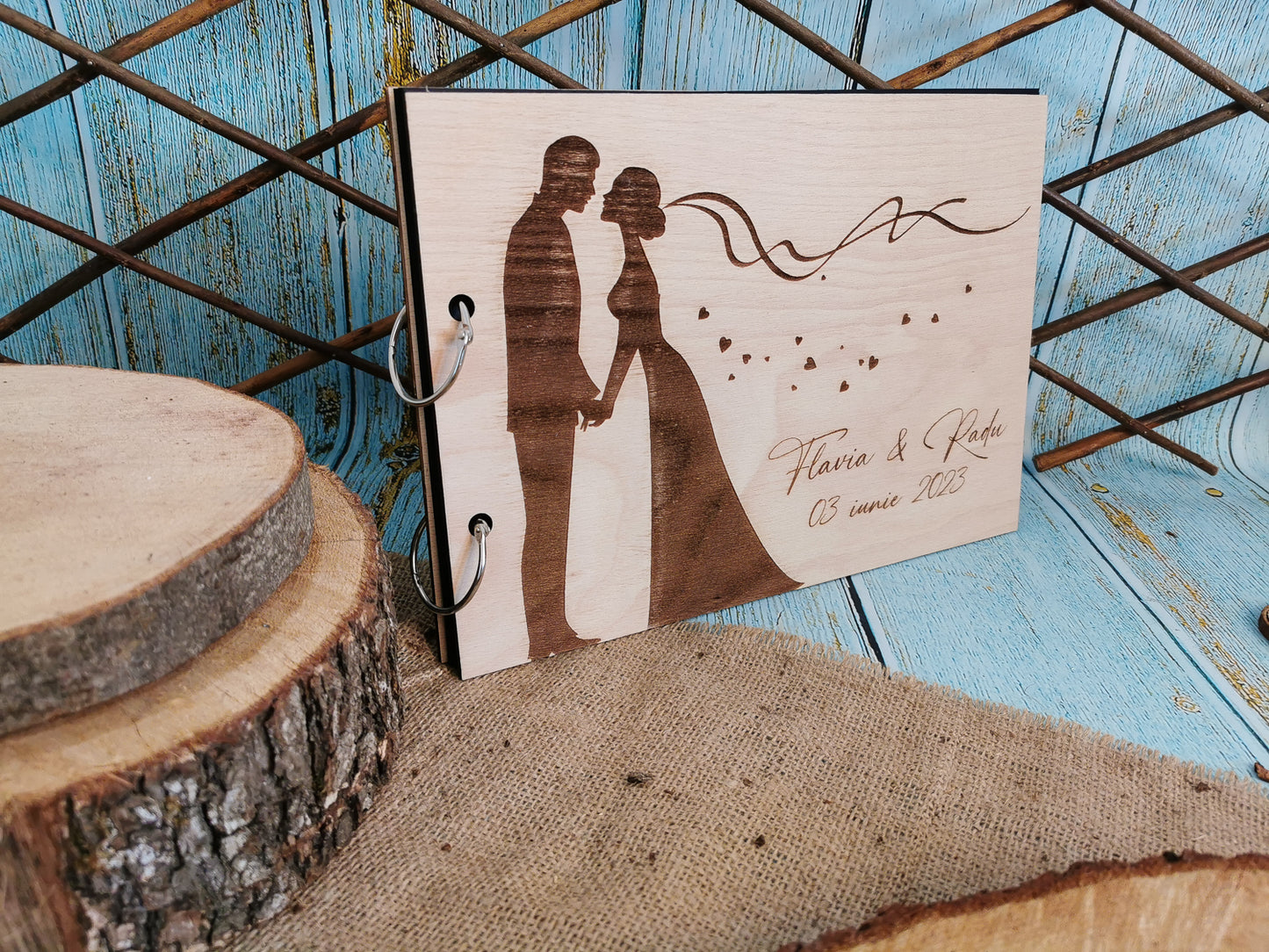 Album Foto GuestBook Nunta HH1631 Personalizat din lemn - Mire si Mireasa cu Voal 30 x 21 cm