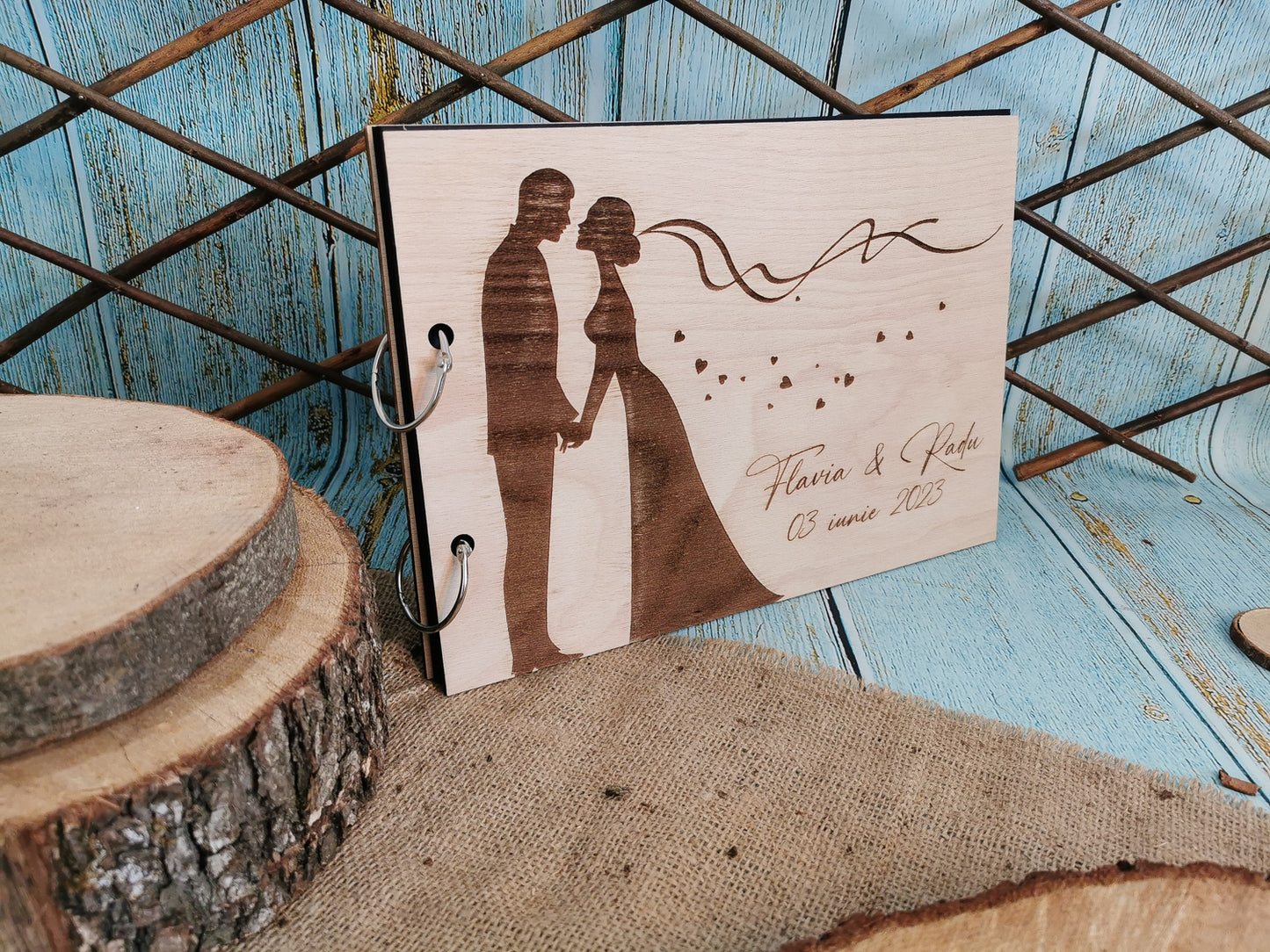 Album Foto GuestBook Nunta HH1631 Personalizat din lemn - Mire si Mireasa cu Voal 30 x 21 cm