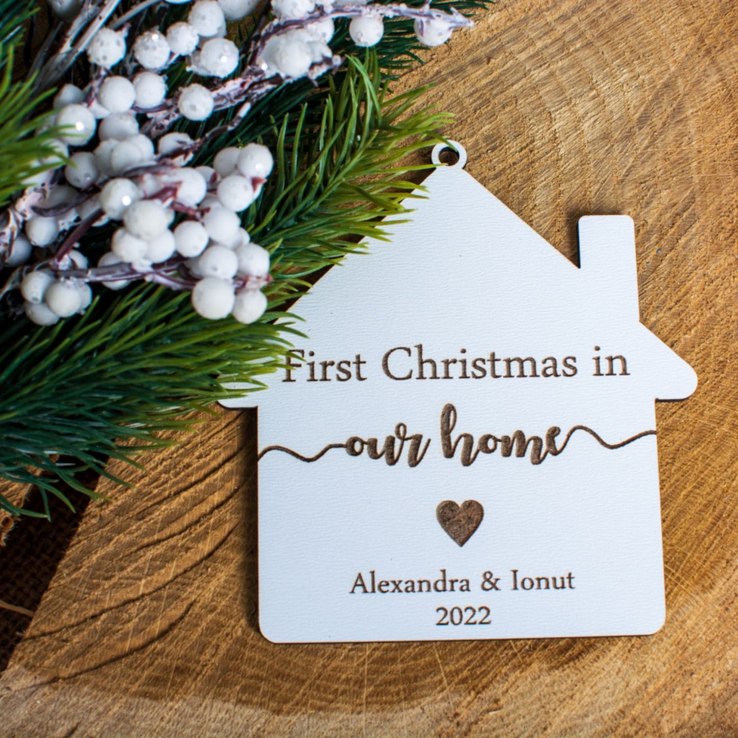 Glob de Craciun cu Nume Personalizat HH1627 din Lemn Model First Christmas Home