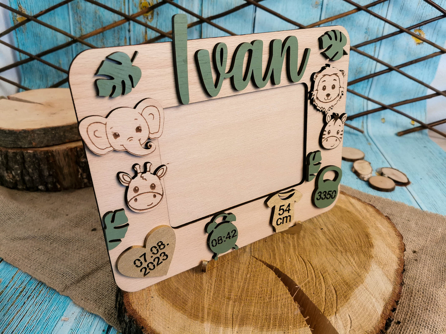 Rama foto Personalizata din Lemn HH1661 cu Detaliile Nasterii Jungla