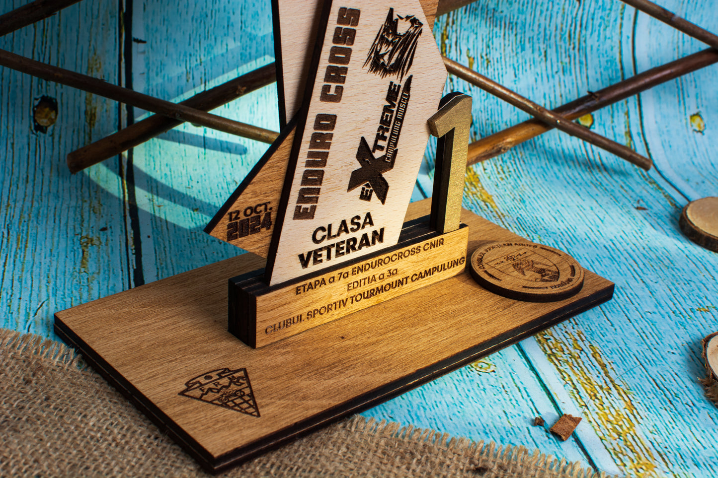 Set trofee cupe HH1658 Locurile 1 2 3 Personalizat din lemn 18x20 cm