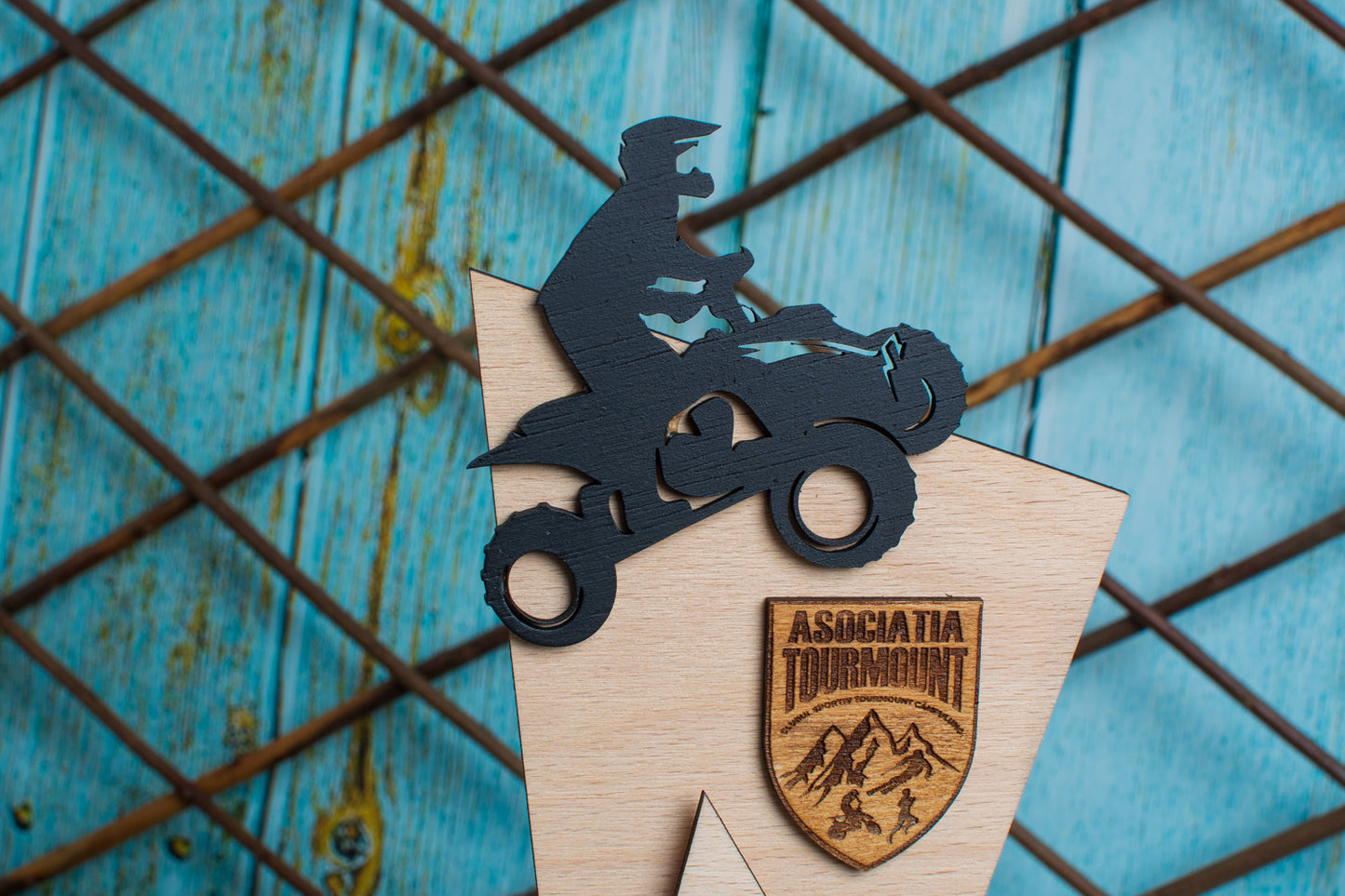 Set trofee cupe HH1658 Locurile 1 2 3 Personalizat din lemn 18x20 cm