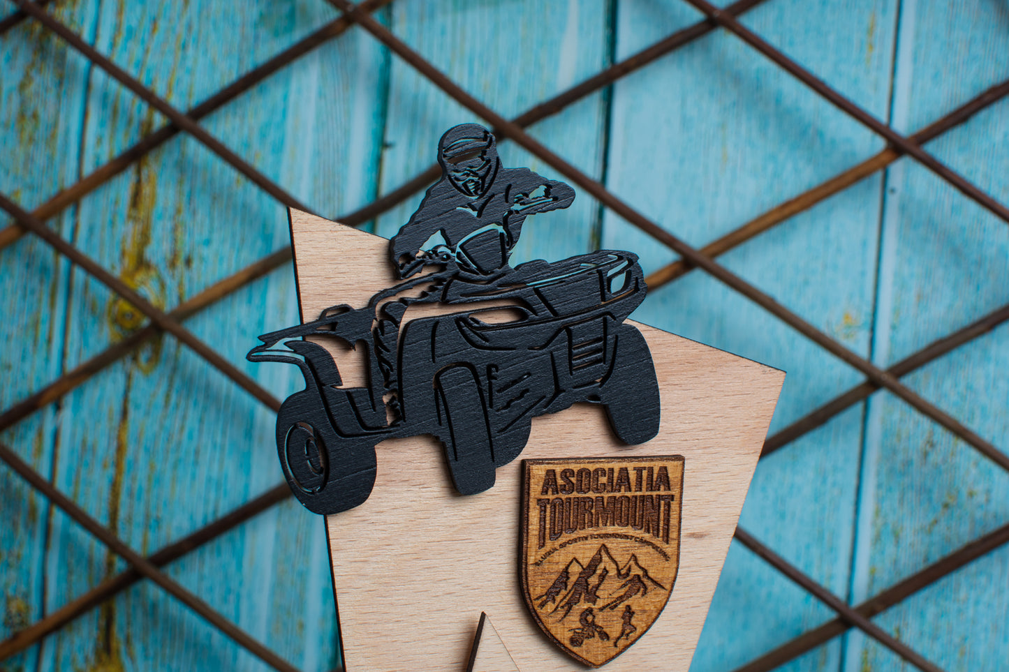 Set trofee cupe HH1658 Locurile 1 2 3 Personalizat din lemn 18x20 cm