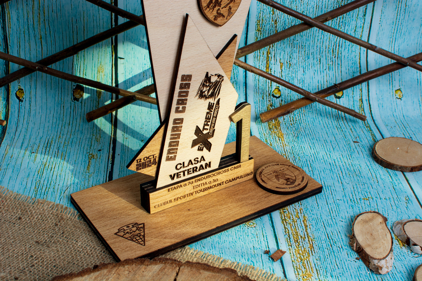 Set trofee cupe HH1658 Locurile 1 2 3 Personalizat din lemn 18x20 cm