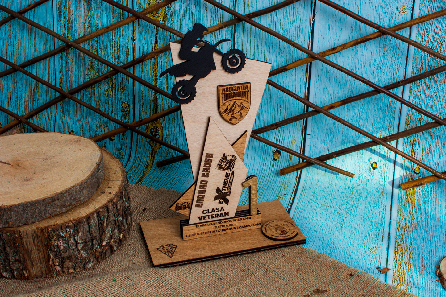 Set trofee cupe HH1658 Locurile 1 2 3 Personalizat din lemn 18x20 cm