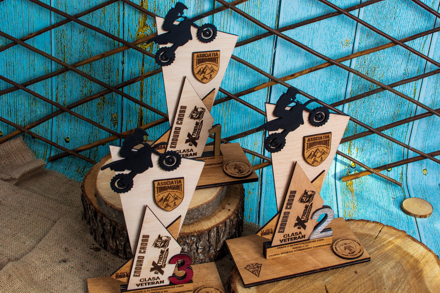 Set trofee cupe HH1658 Locurile 1 2 3 Personalizat din lemn 18x20 cm