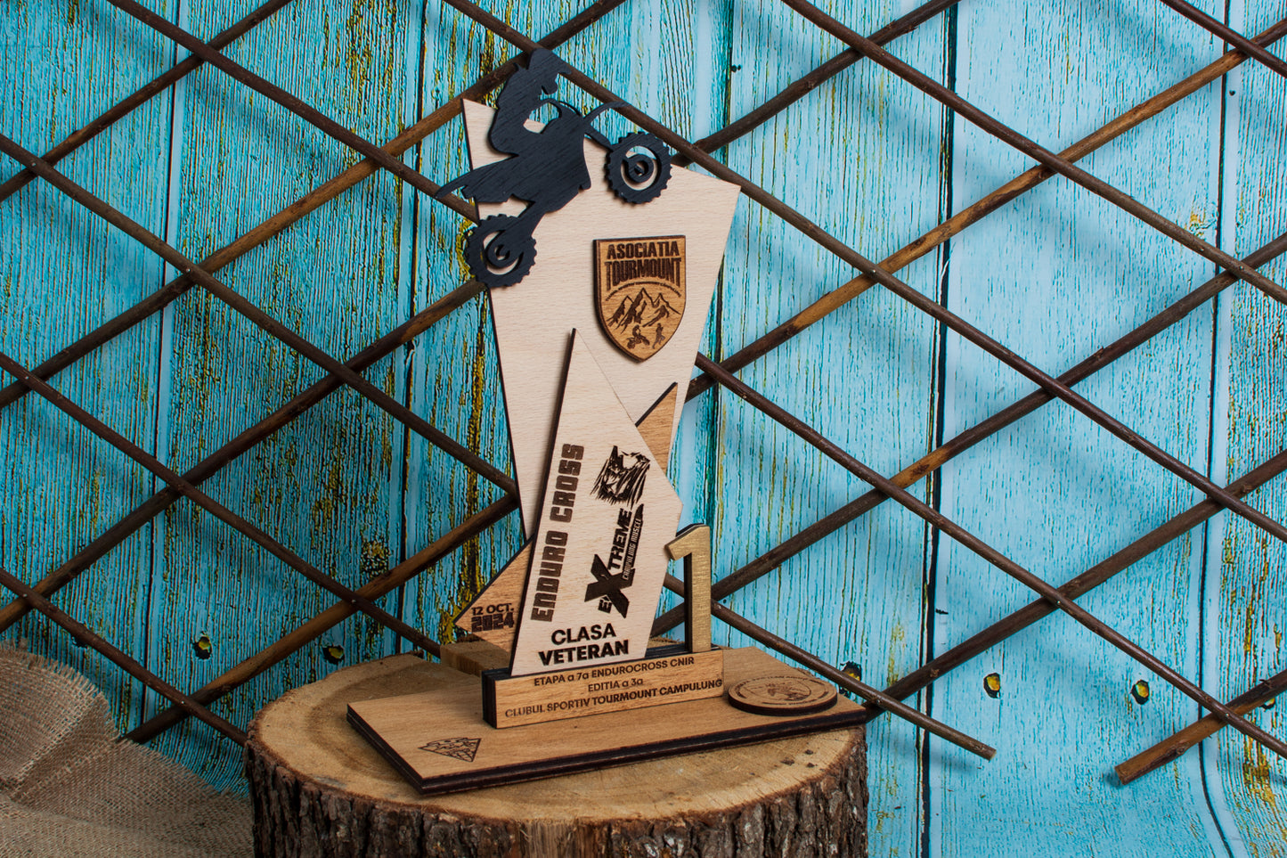 Set trofee cupe HH1658 Locurile 1 2 3 Personalizat din lemn 18x20 cm