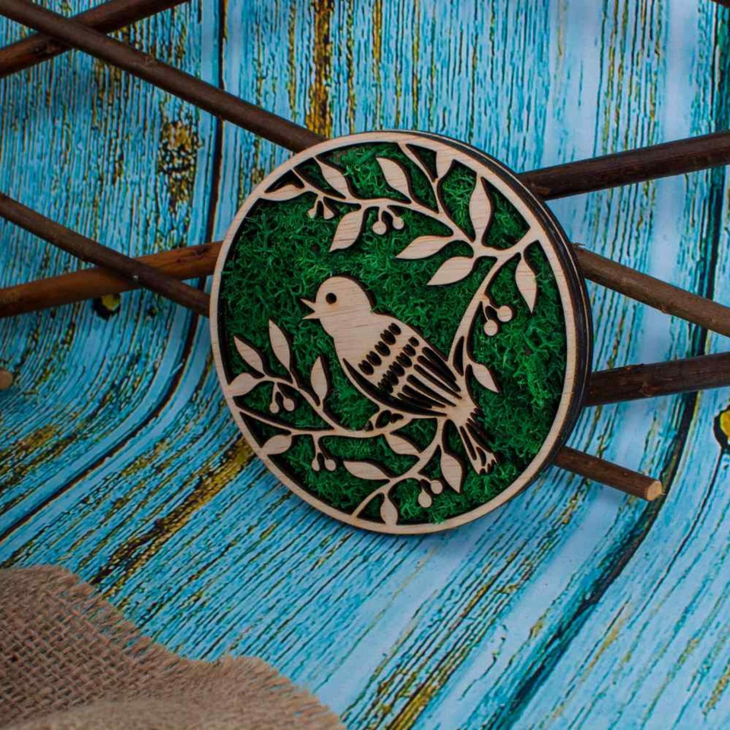 Decor Vrabiuta HH1535 din lemn Personalizat cu Licheni