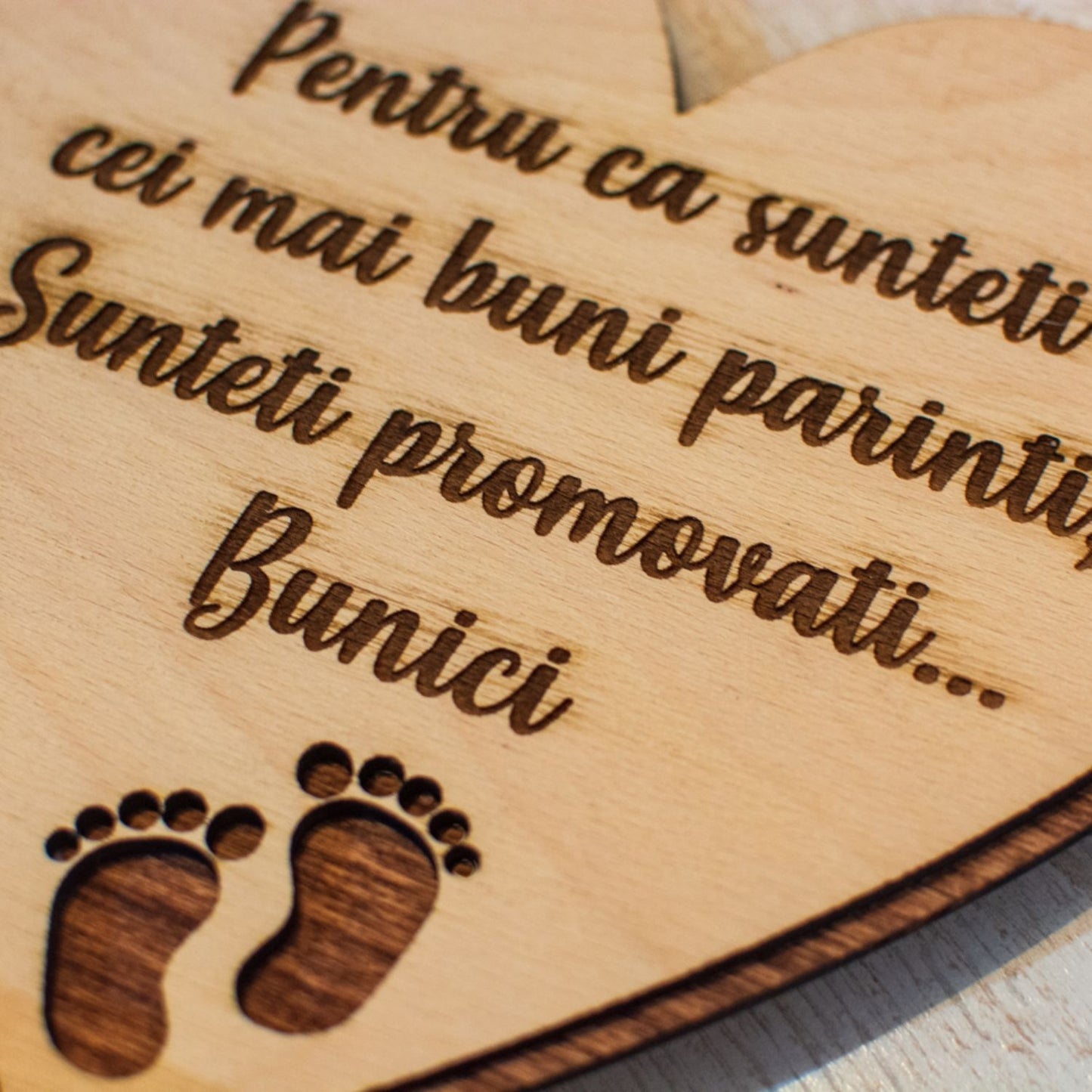 Placuta Personalizabila Anunt promovati Bunici HH1556 din lemn 22x22 cm