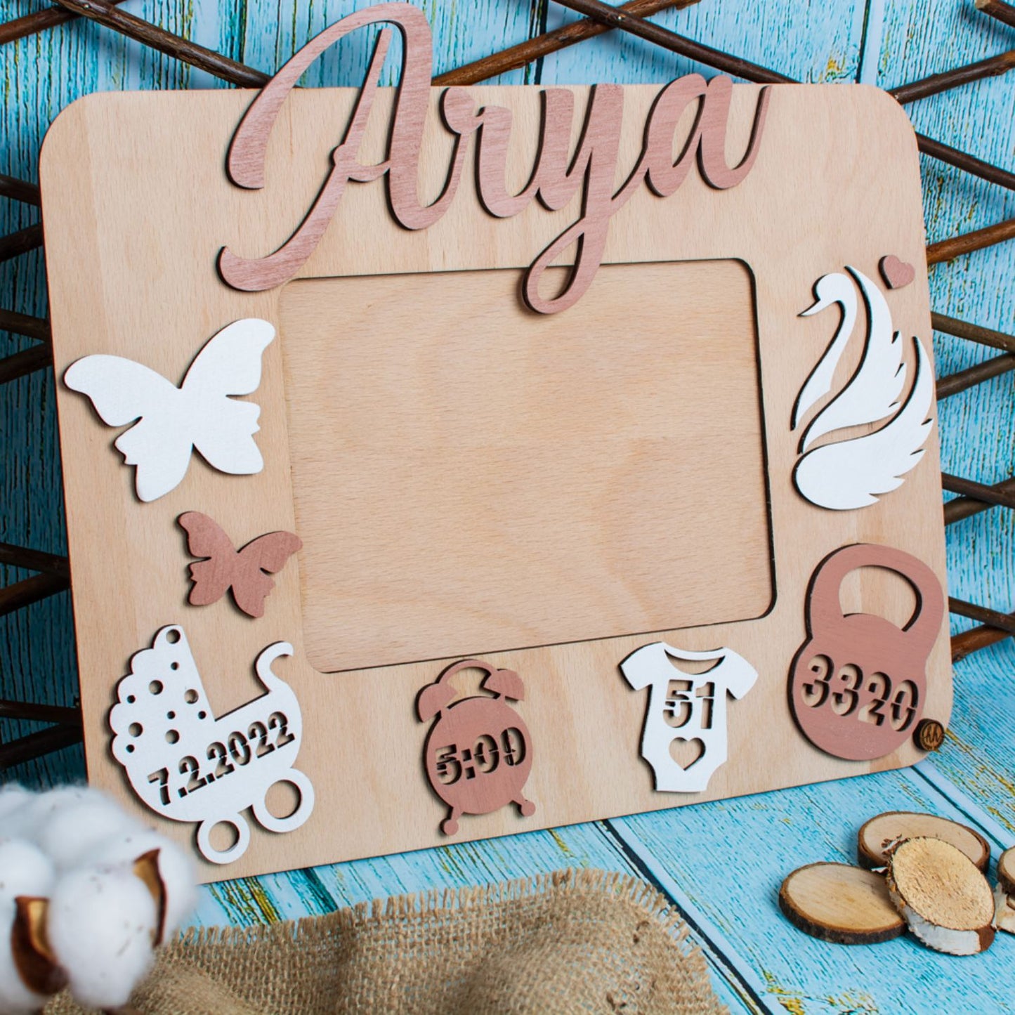 Rama foto Personalizata din Lemn HH1557 cu Detaliile Nasterii Lebada 33x25 cm