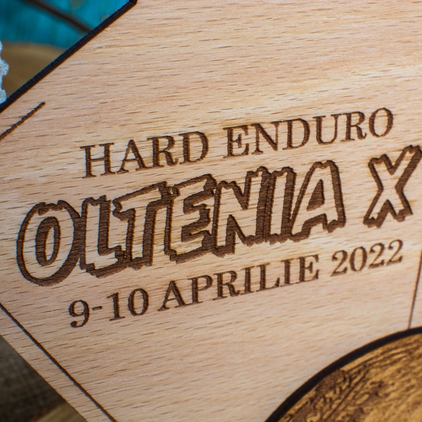 Set trofee cupe HH1575 locurile 1 2 3 Personalizat din lemn 21x25 cm