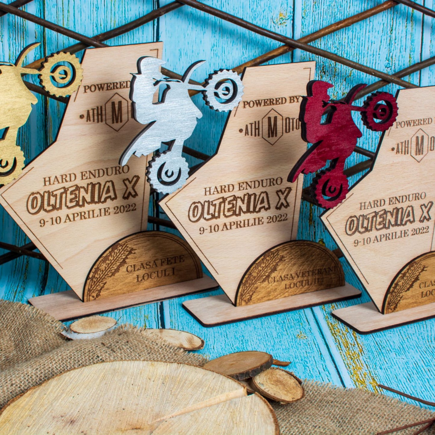 Set trofee cupe HH1575 locurile 1 2 3 Personalizat din lemn 21x25 cm