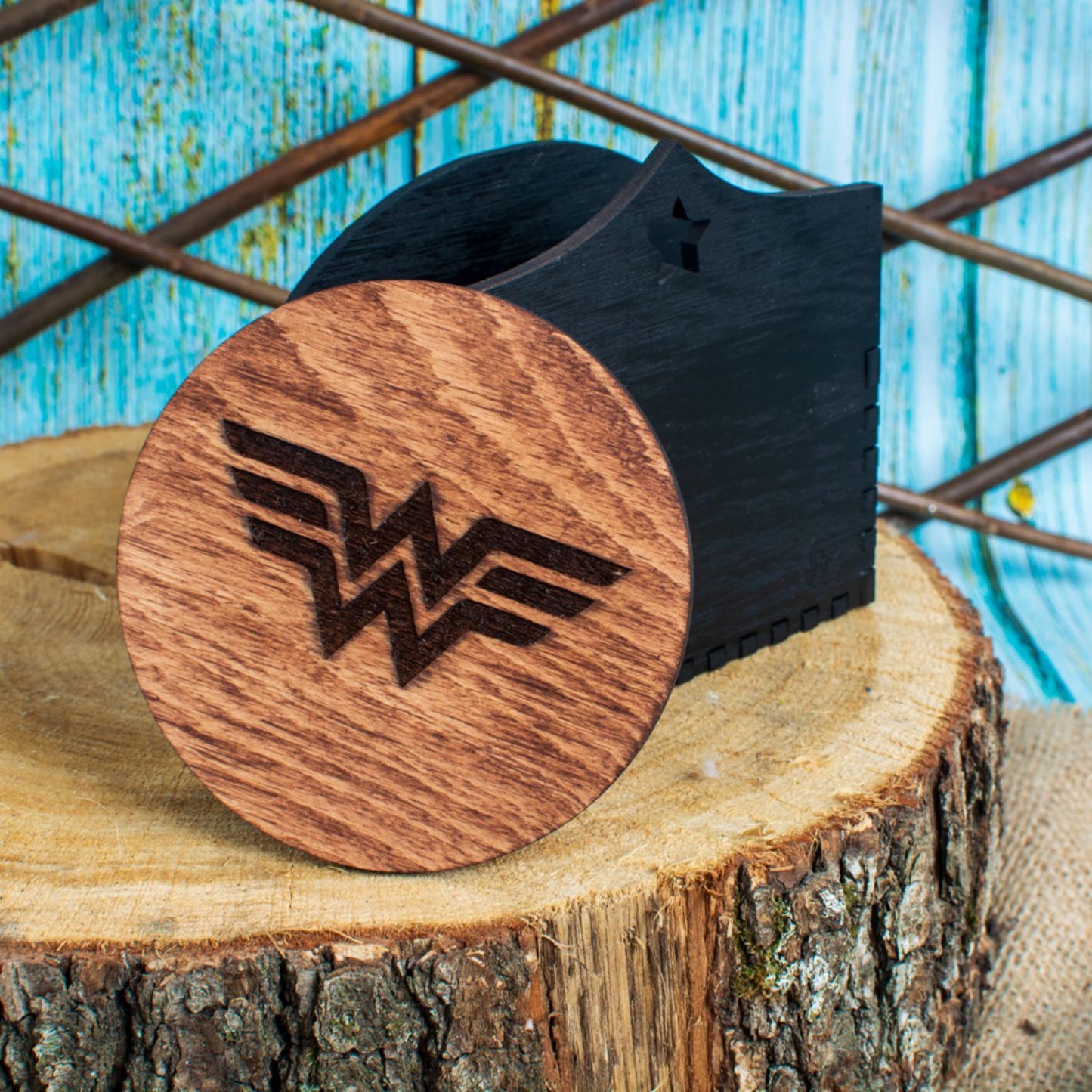 Set 3 Bucati Suport Pahar HH1576 Wonder Woman din lemn 9x9 cm