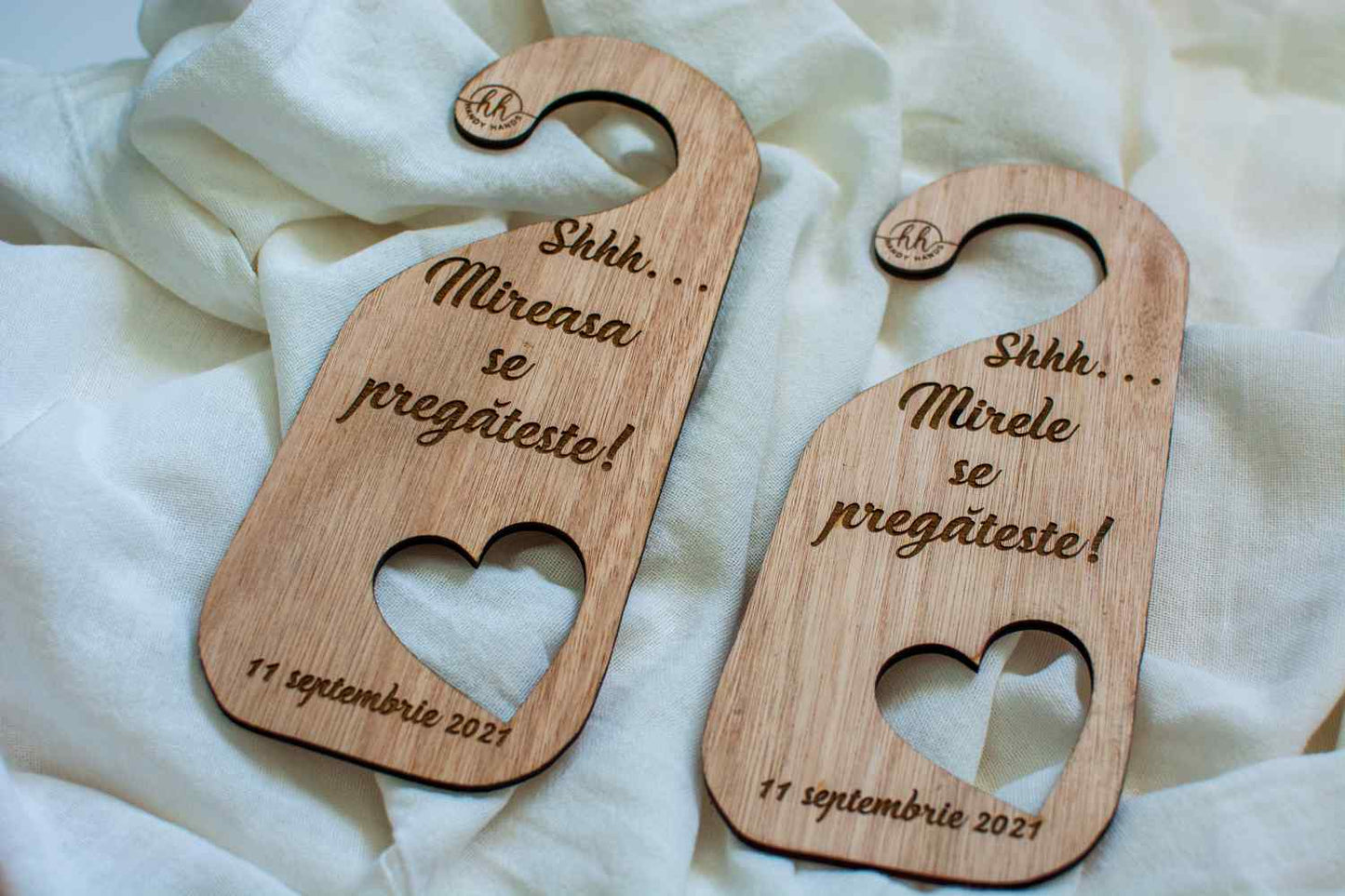 Set 2 Agatatoare HH677 Decor usa din lemn Personalizat Mire si Mireasa