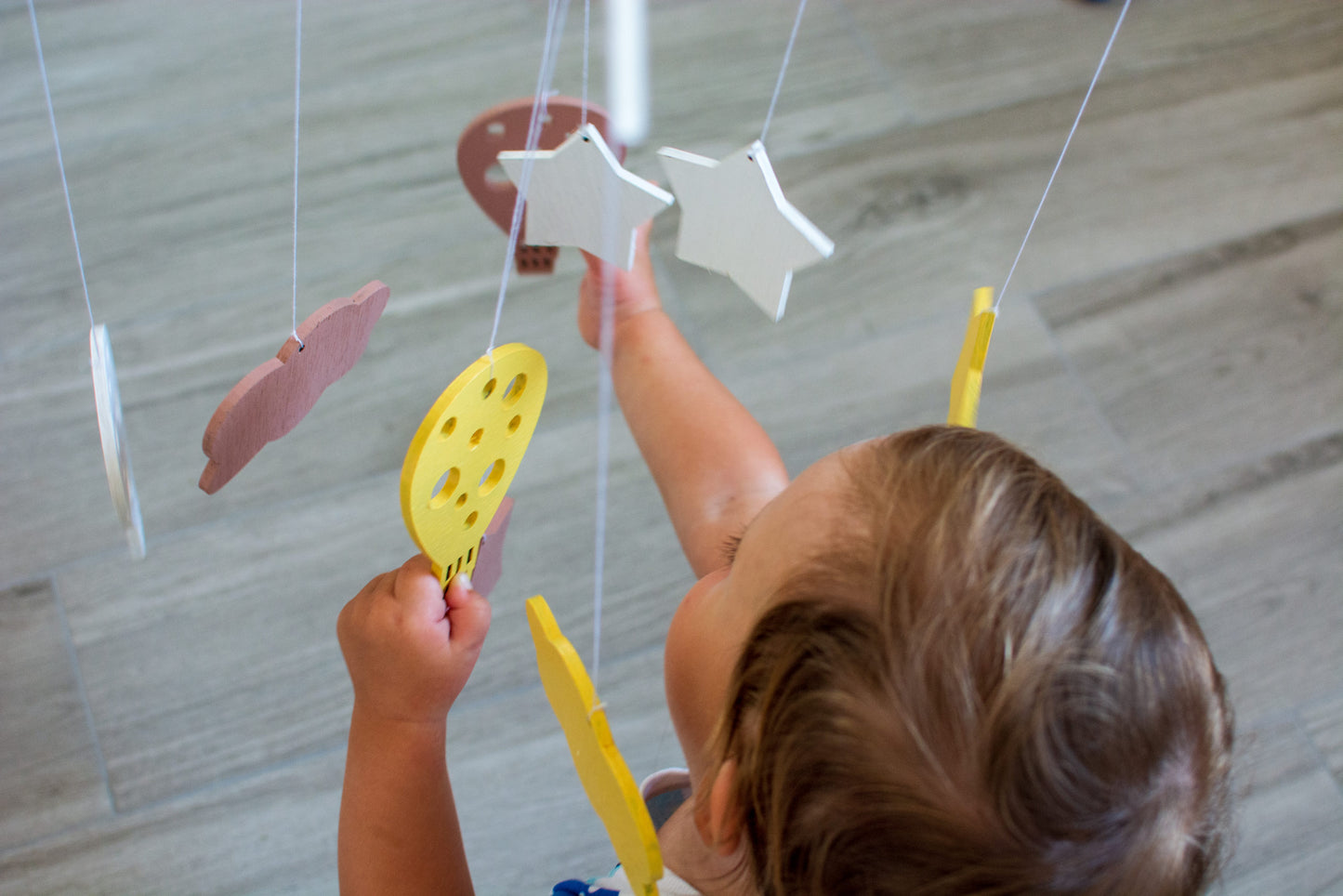 Carusel patut bebelusi Personalizabil, HandyHands, din lemn Balon cu Aer Cald Roz