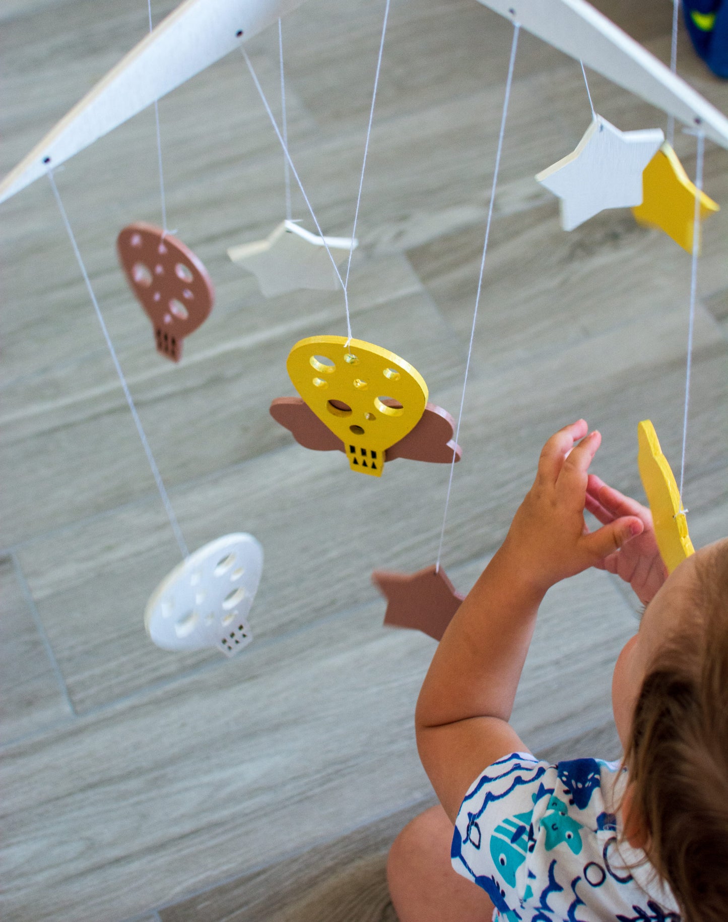 Carusel patut bebelusi Personalizabil, HandyHands, din lemn Balon cu Aer Cald Roz