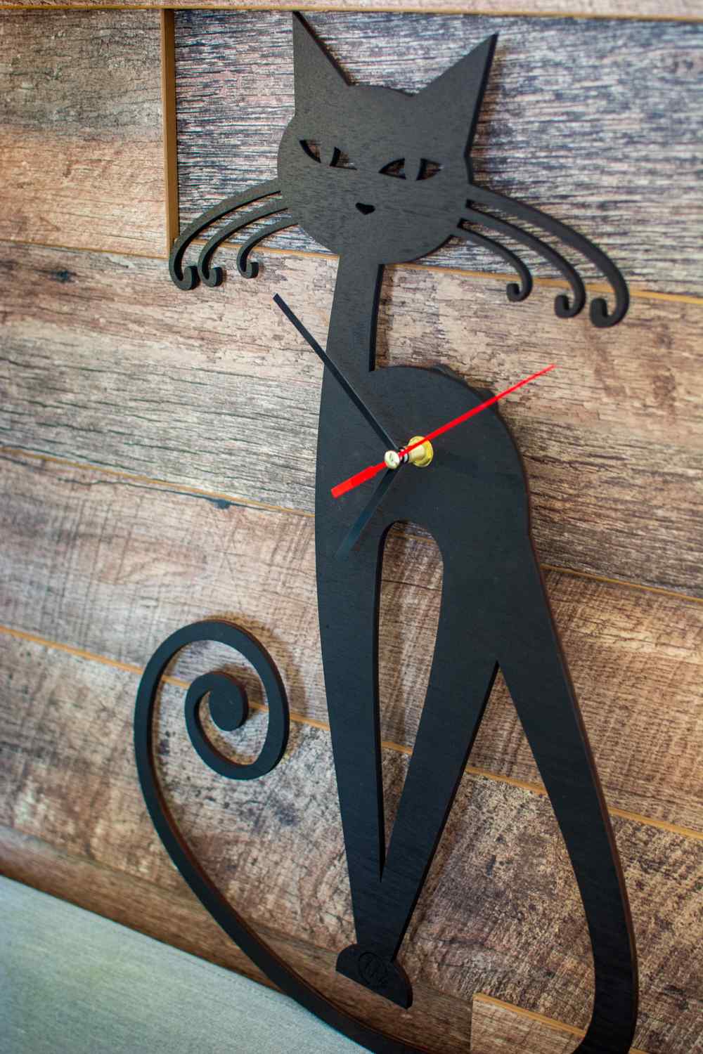 Ceas decorativ HH824 Negru din Lemn Pisica