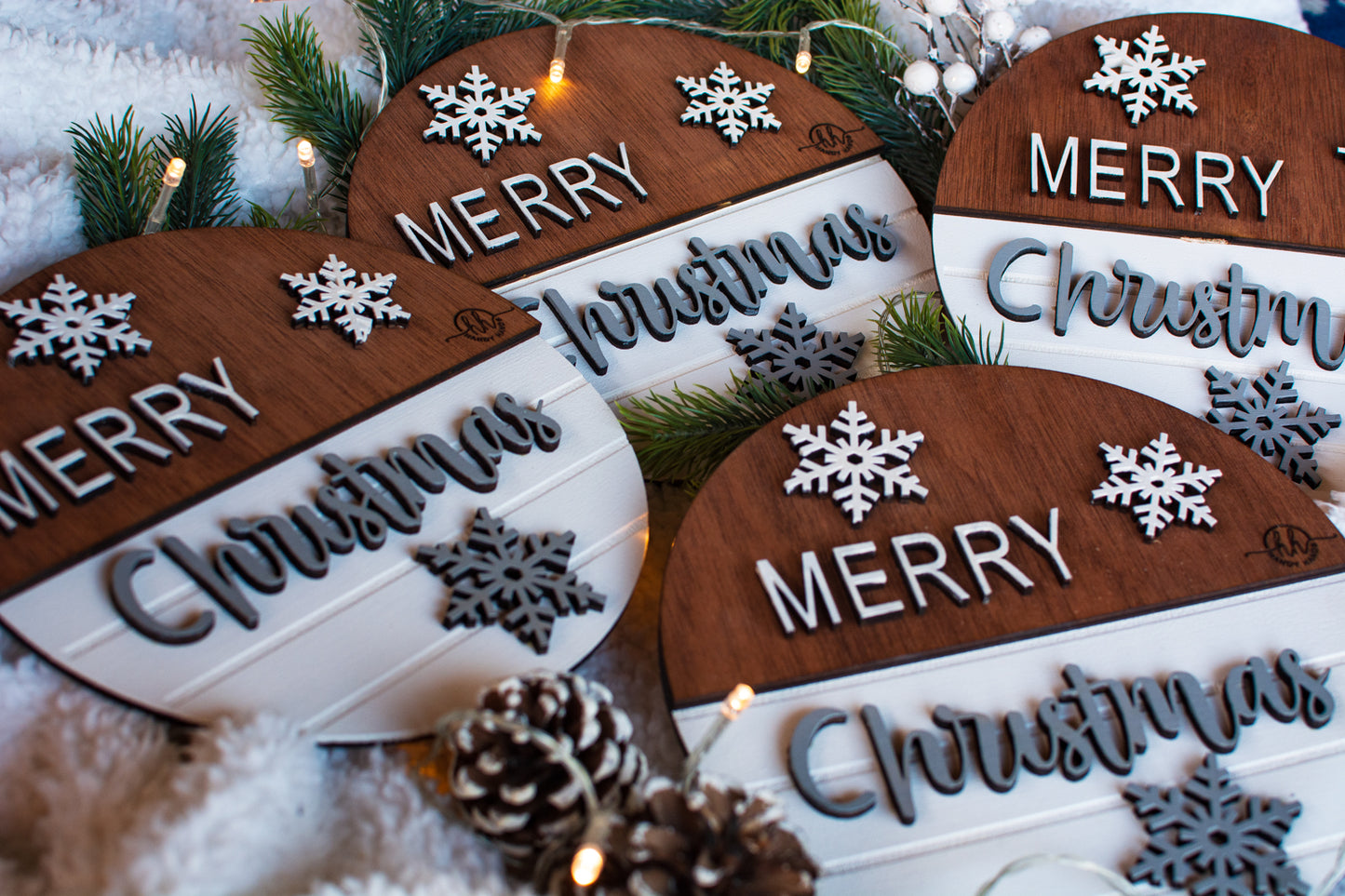 Decor perete usa de Craciun HH924 din lemn Merry Christmas Fulgi de nea