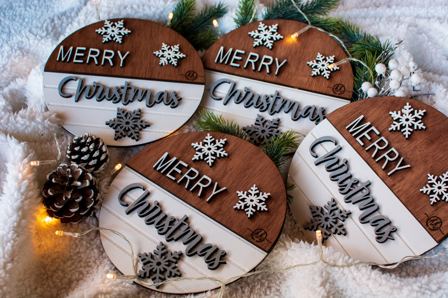 Decor perete usa de Craciun HH924 din lemn Merry Christmas Fulgi de nea
