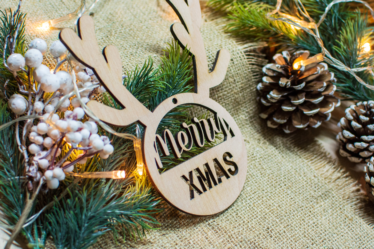 Glob de Craciun HH885 din Lemn Model Ren cu mesaj Merry Christmas