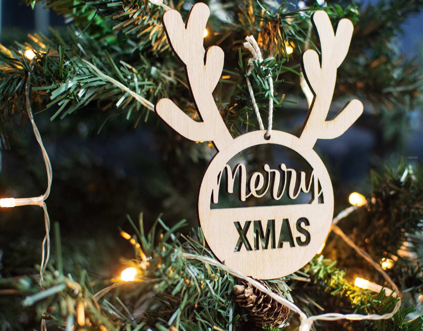 Glob de Craciun HH885 din Lemn Model Ren cu mesaj Merry Christmas