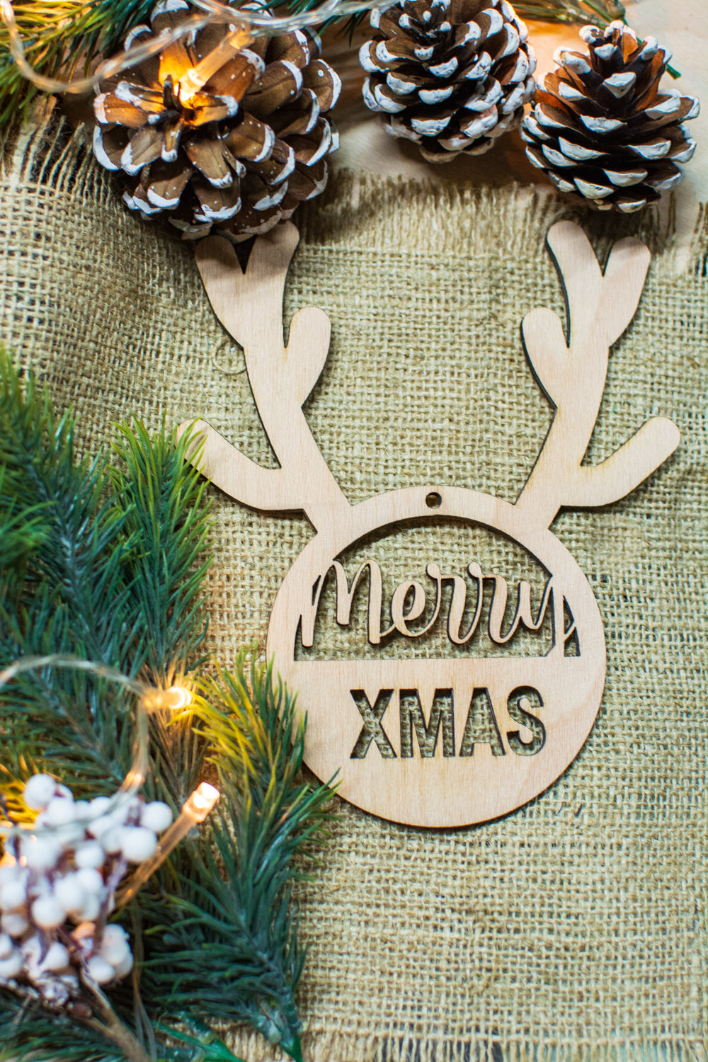 Glob de Craciun HH885 din Lemn Model Ren cu mesaj Merry Christmas