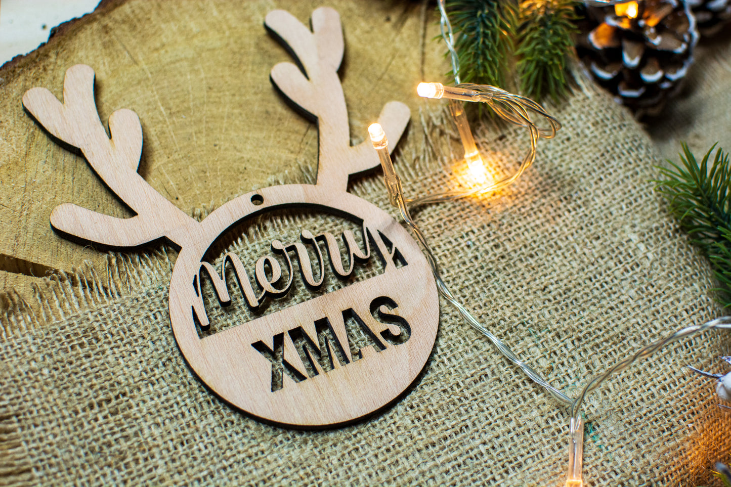 Glob de Craciun HH885 din Lemn Model Ren cu mesaj Merry Christmas