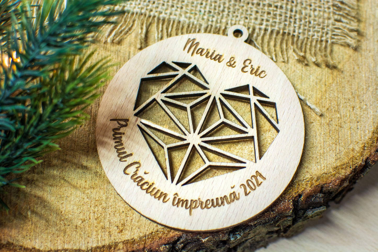 Glob de Craciun Personalizat Cuplu HH894 din Lemn Model Primul Craciun Impreuna