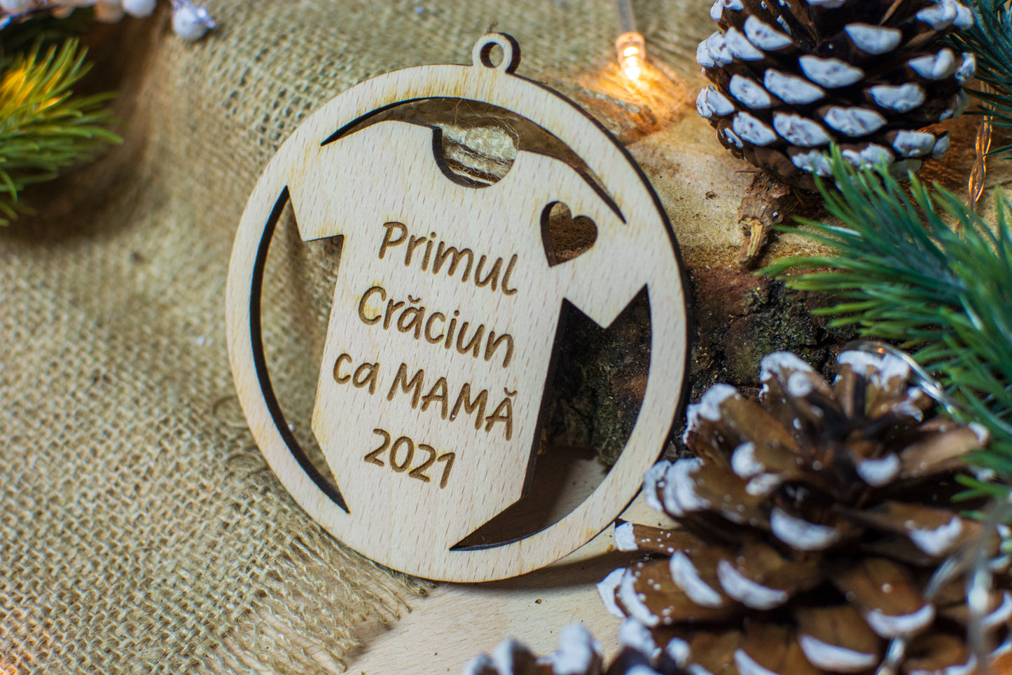 Glob de Craciun HH903 din Lemn Model Primul Craciun ca mama