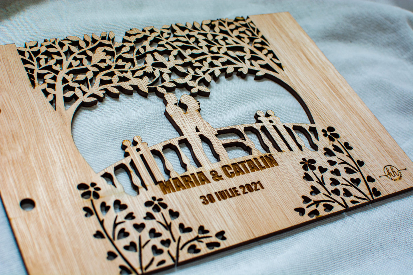 Album Foto de Nunta Personalizat din lemn GuestBook, Indragostiti 30 cm x 21 cm