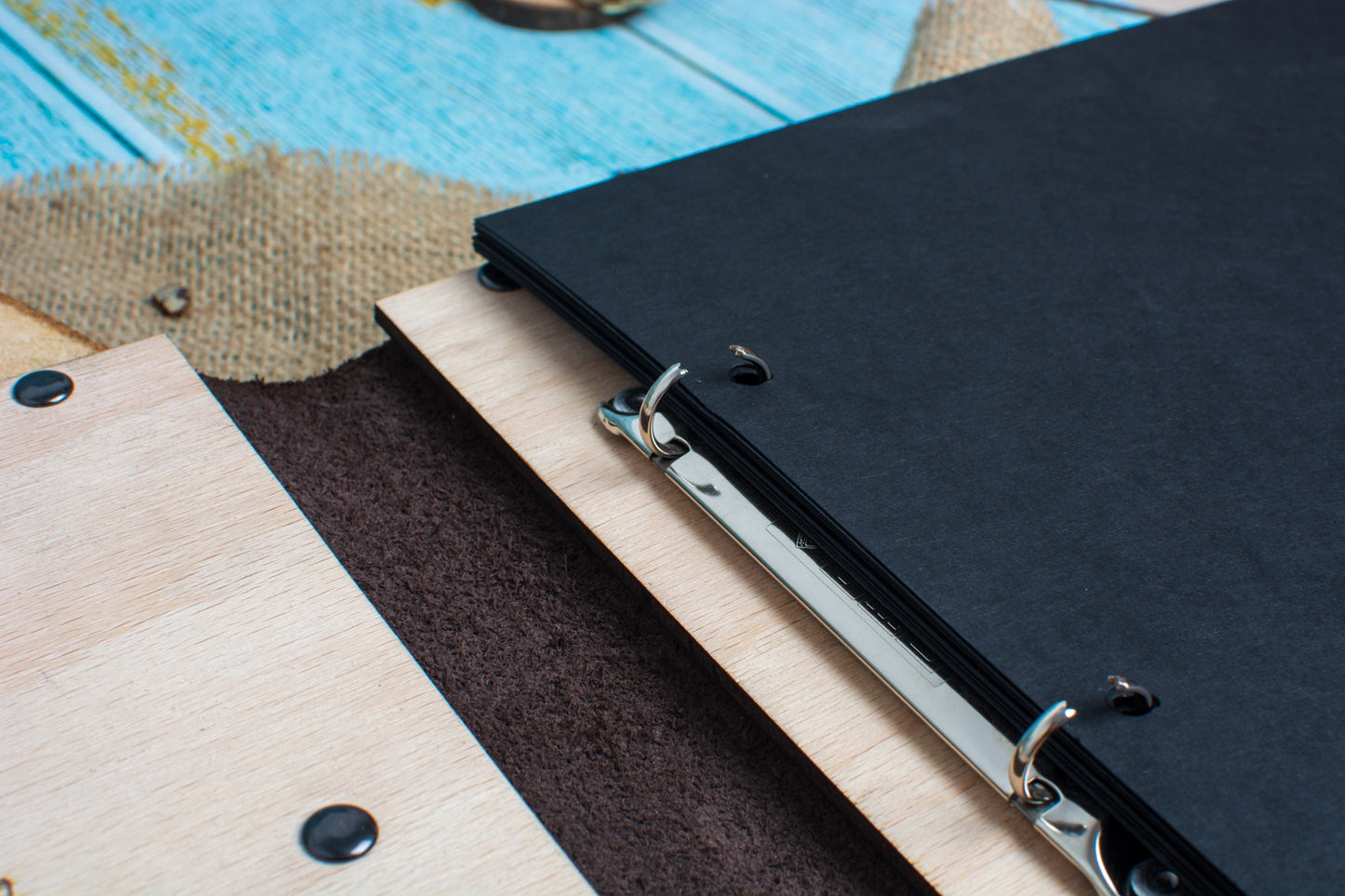 GuestBook Album foto Premium din lemn HH1578 Personalizat cu margine de Piele dimensiune A4
