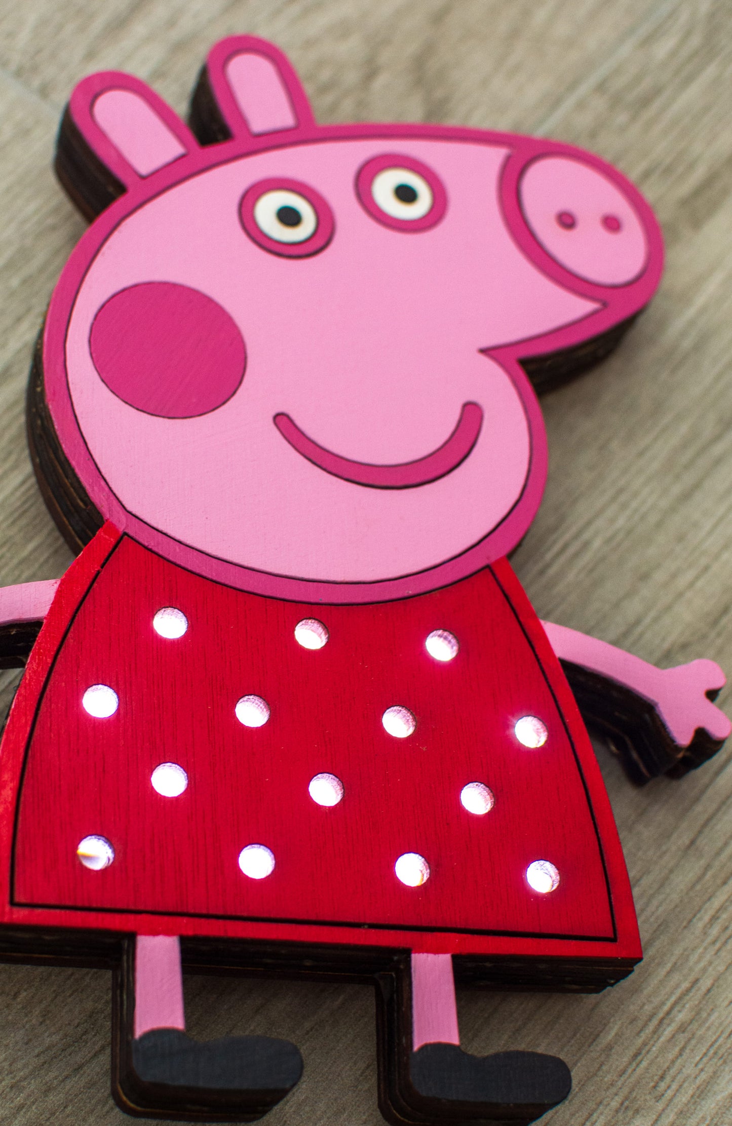 Lampa Personalizabila din lemn Peppa Pig