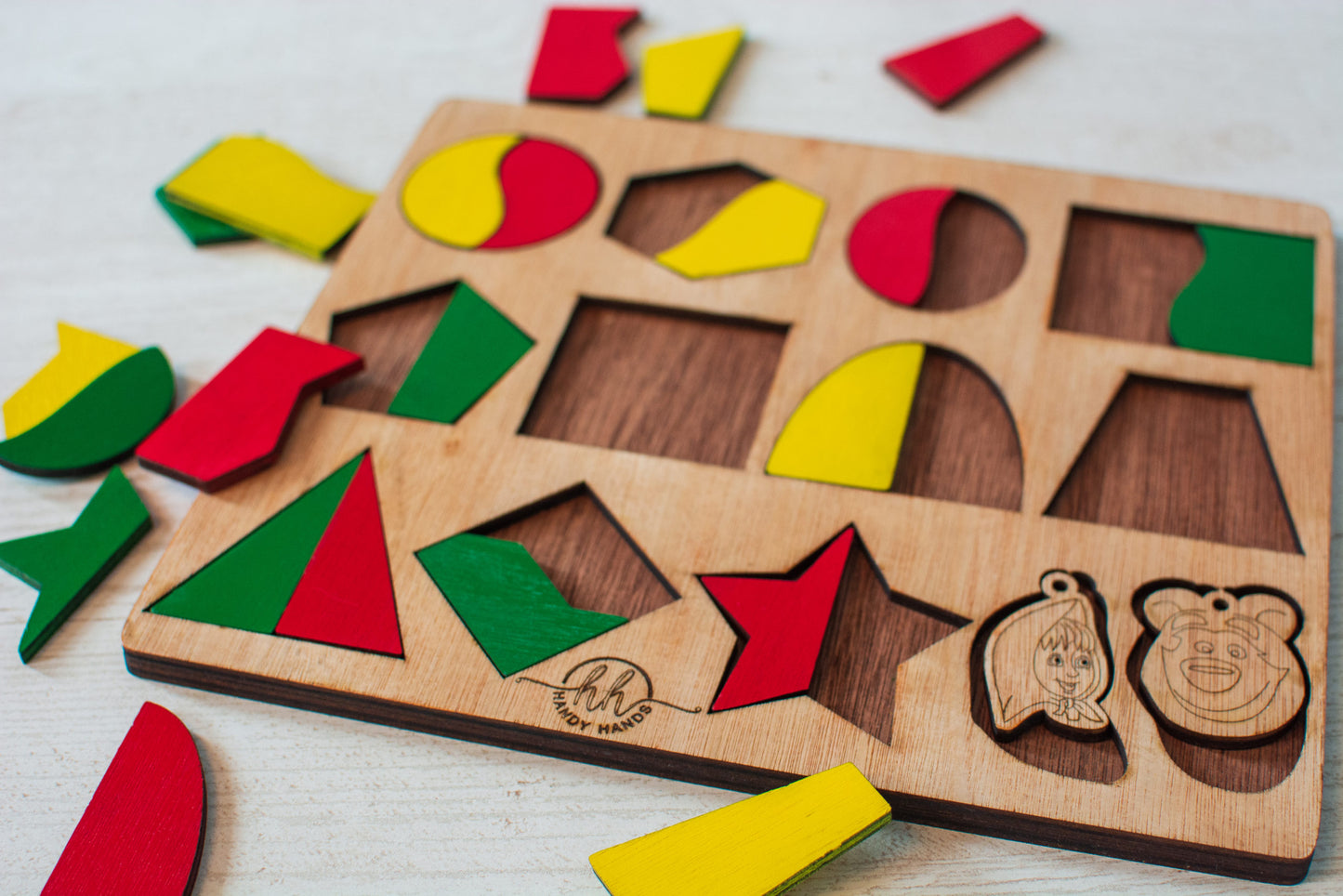 Puzzle din lemn Personalizabil HandyHands - Forme Geometrice Masha si ursul