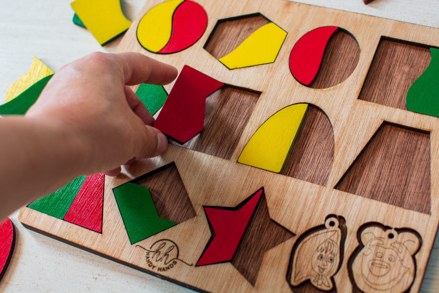 Puzzle din lemn Personalizabil HandyHands - Forme Geometrice Masha si ursul