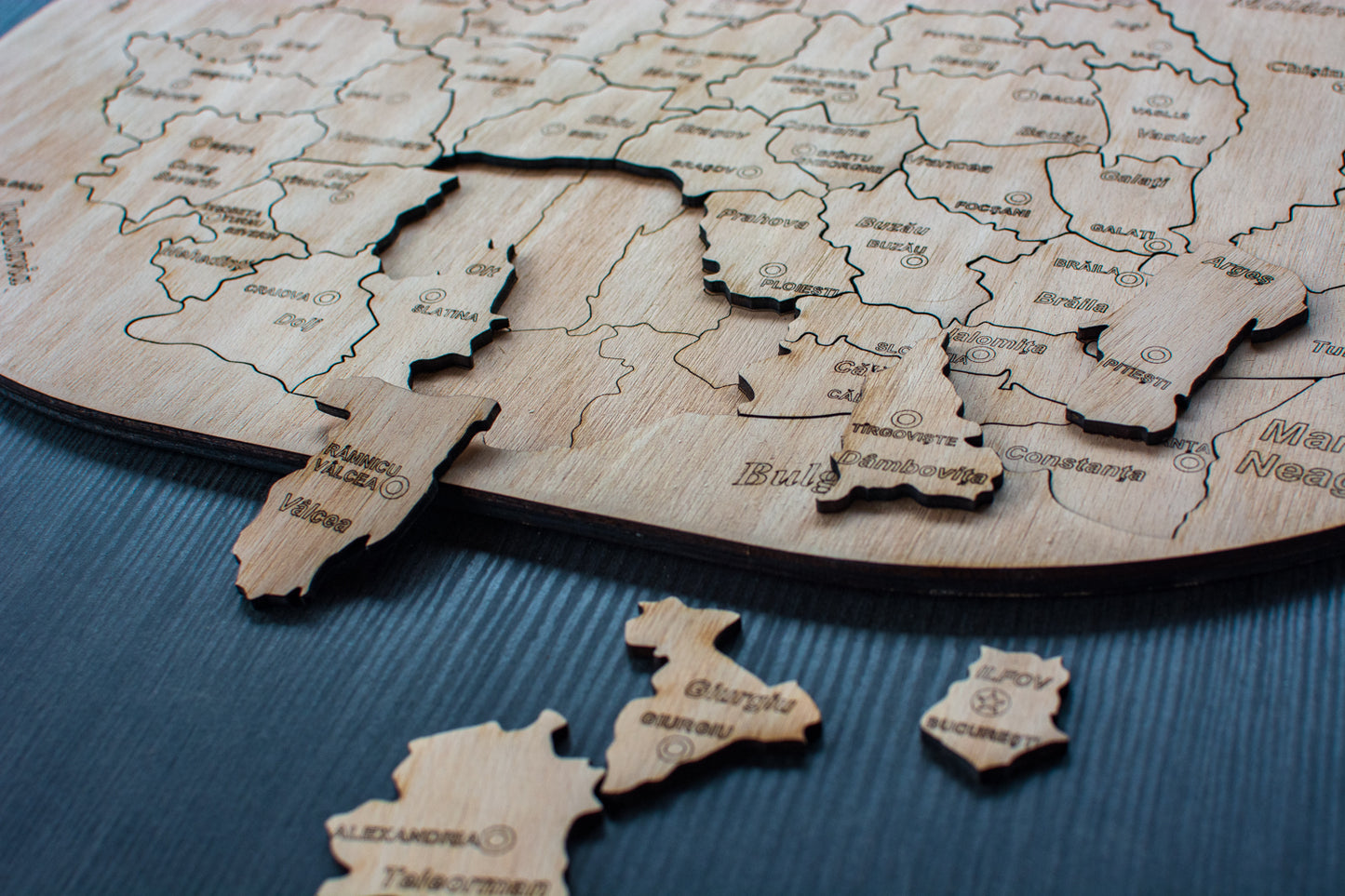 Puzzle din lemn HandyHands Harta Romaniei gravata pe judete