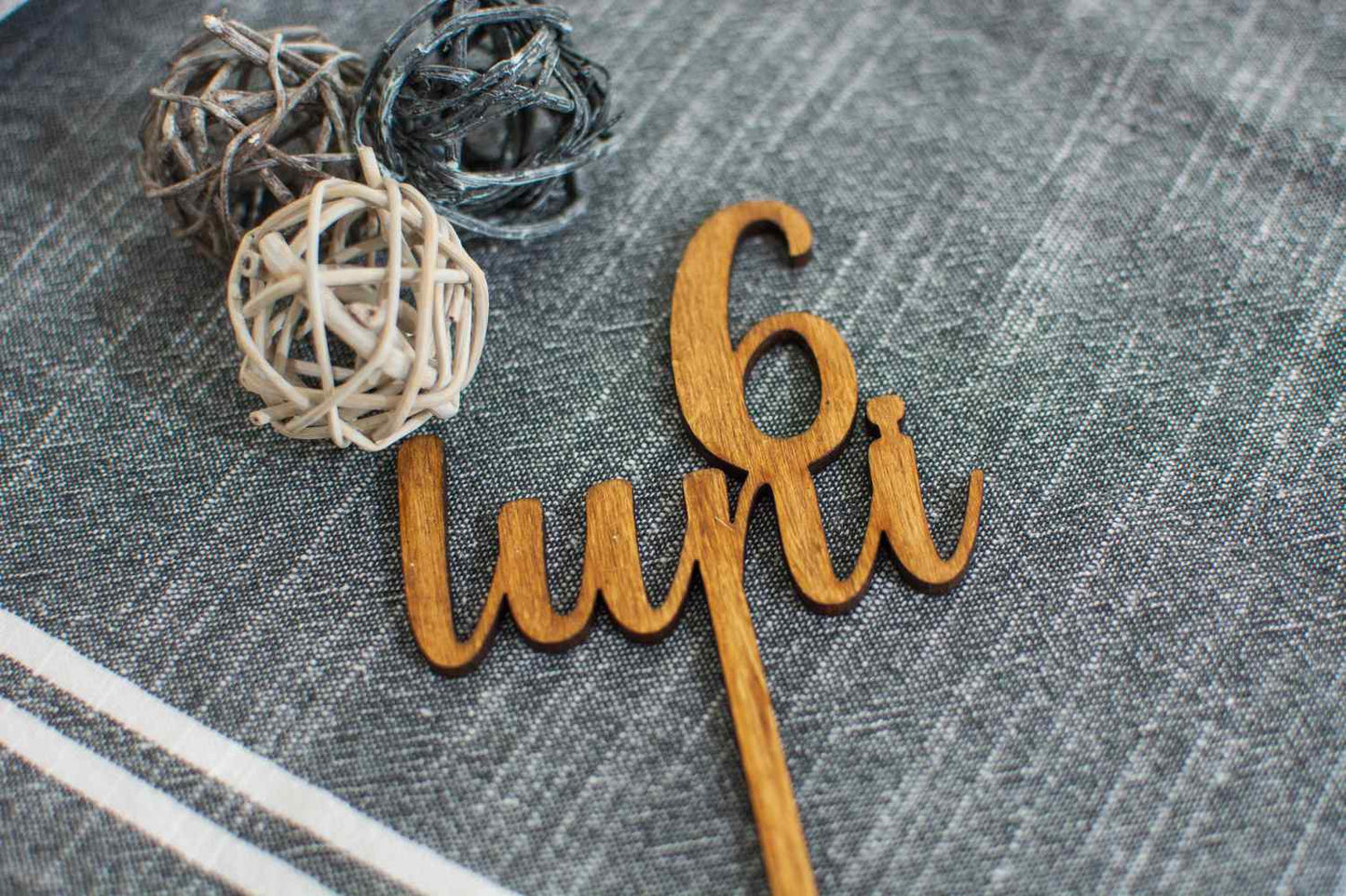 Topper Aniversare HH834 6 luni Personalizat din lemn