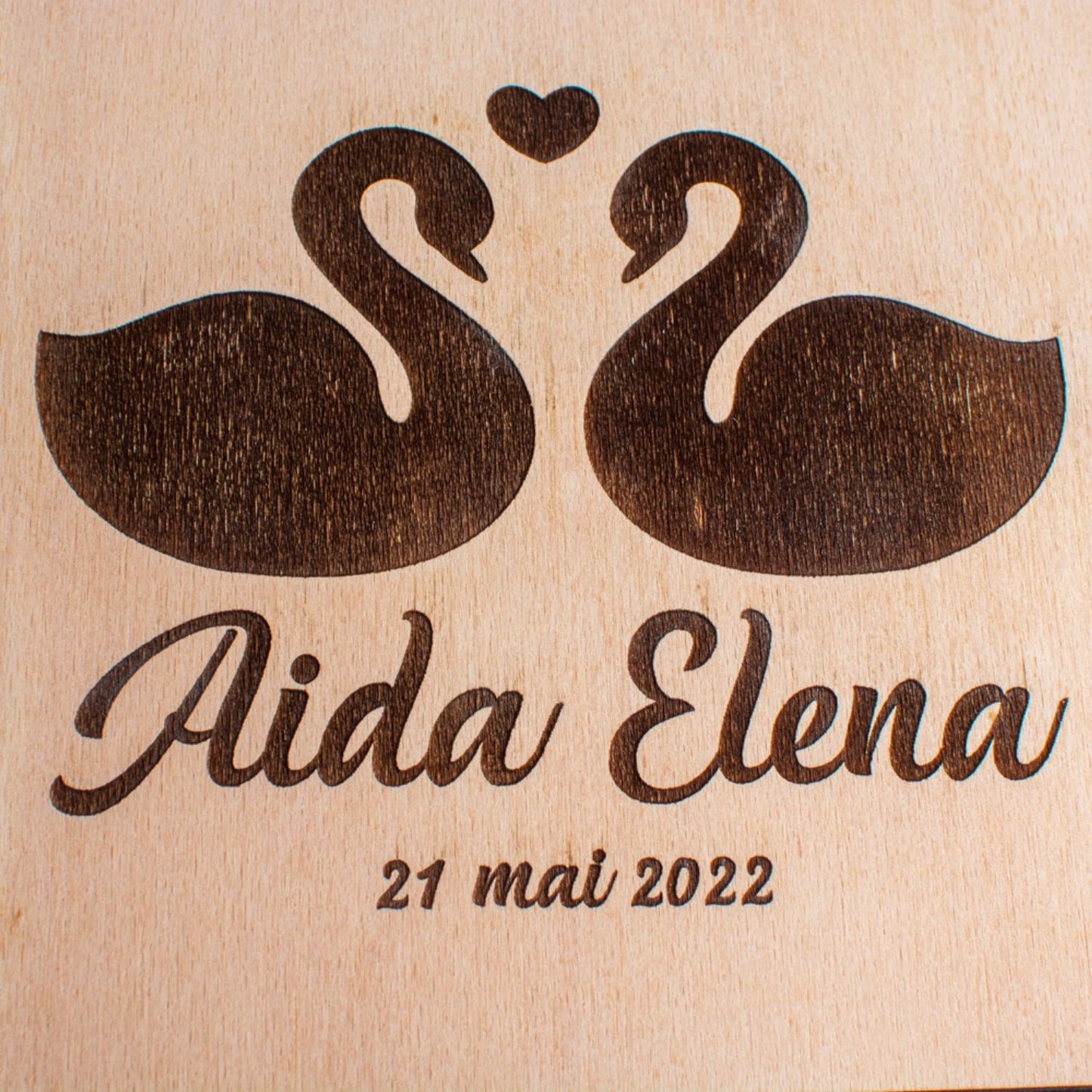 Album Foto GuestBook Nunta HH1580 Personalizat din lemn - Lebede 30 cm x 23
