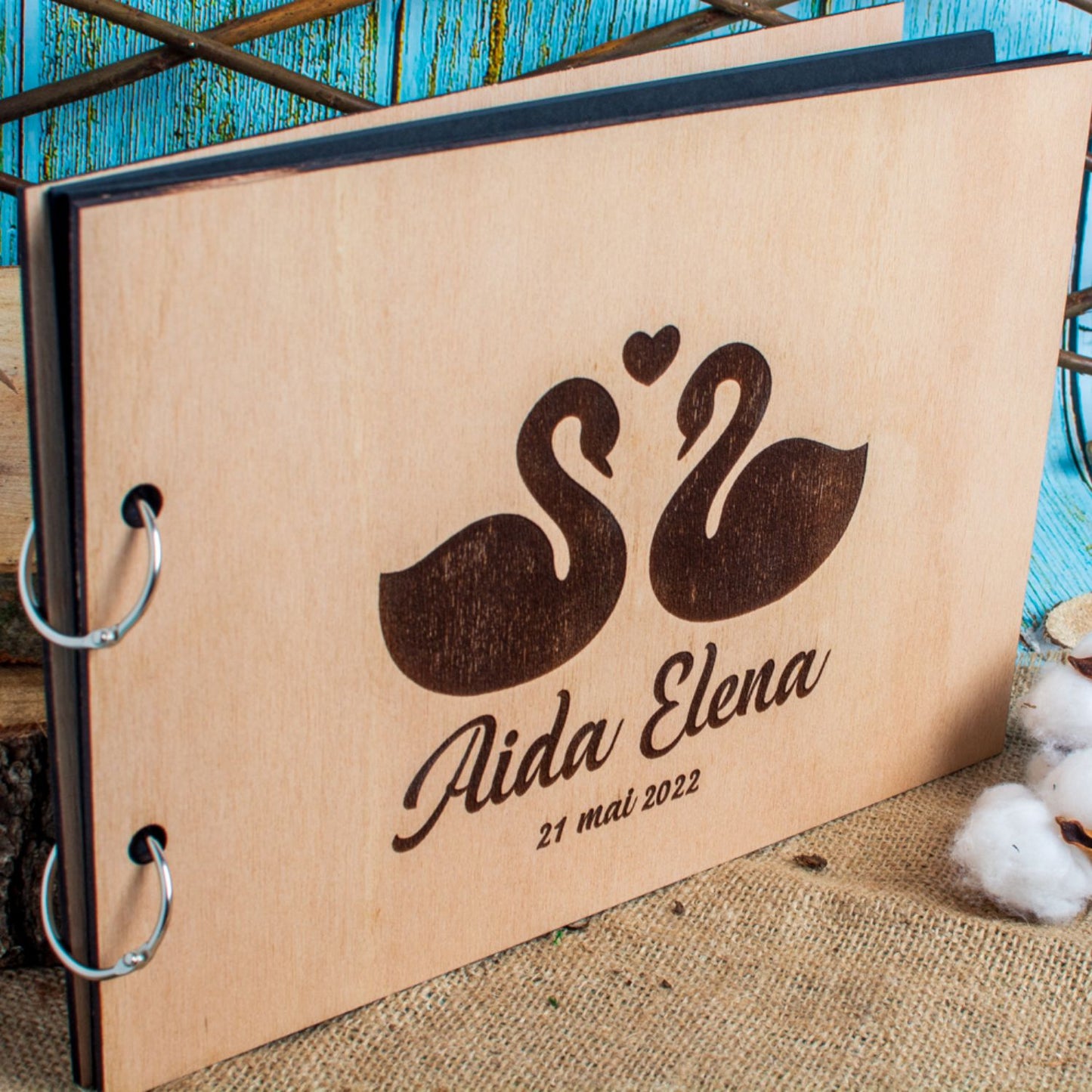 Album Foto GuestBook Nunta HH1580 Personalizat din lemn - Lebede 30 cm x 23