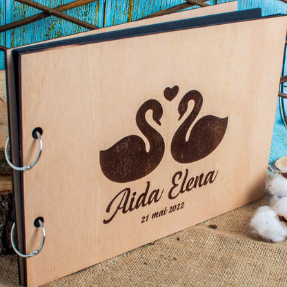 Album Foto GuestBook Nunta HH1580 Personalizat din lemn - Lebede 30 cm x 23