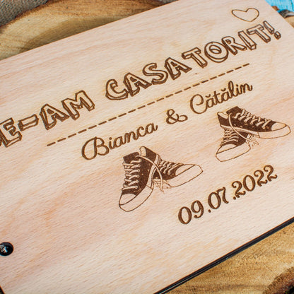 Album Foto GuestBook Nunta HH1592 Personalizat din lemn Adidasi 30 x 21