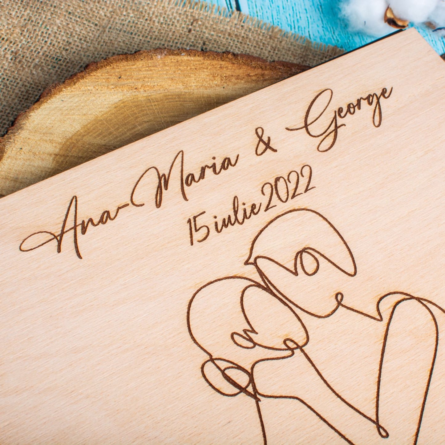 Album Foto GuestBook Nunta HH1593 Personalizat din lemn Siluete Indragostiti 30 x 21