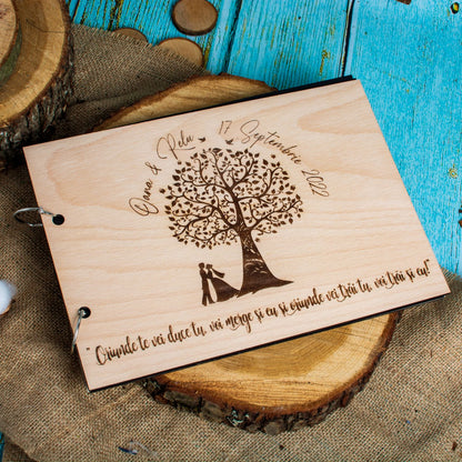 Album Foto GuestBook Nunta HH1611 Personalizat din lemn Copac Mire si Mireasa 30 x 21 cm