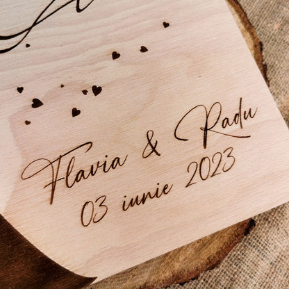 Album Foto GuestBook Nunta HH1631 Personalizat din lemn - Mire si Mireasa cu Voal 30 x 21 cm