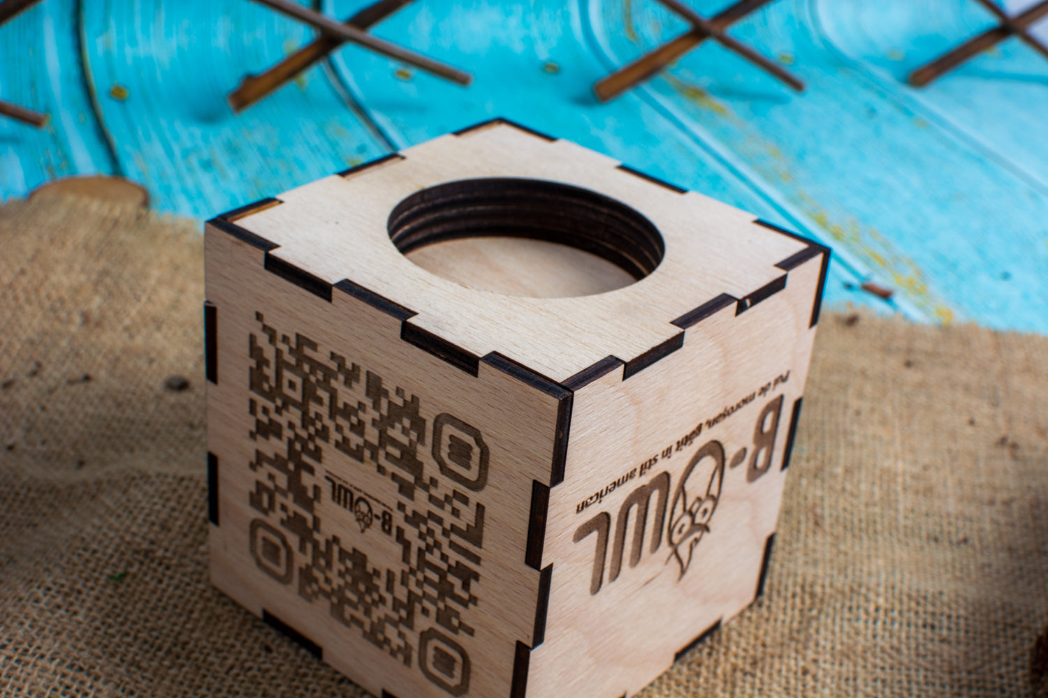 Meniu Digital QR Code Personalizabil HH16362 Cu Spatiu Pentru Apel Chelner 10x10x10cm